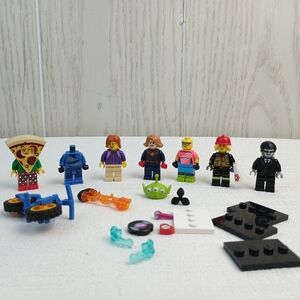 Lego Mini figurers mix lot not complete replacement pieces Pizza Mom firefighter